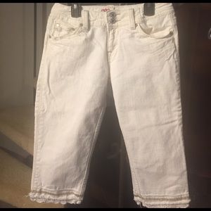 White Miss Me Capri jeans with eyelet lace size 28