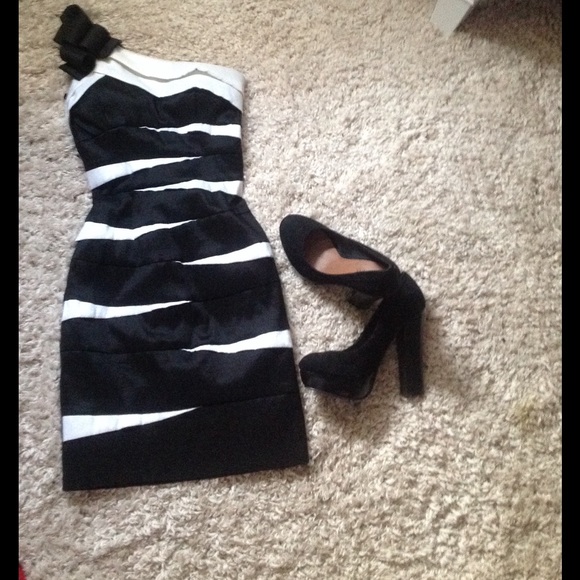 The perfect cocktail mini Dress. - Picture 3 of 4