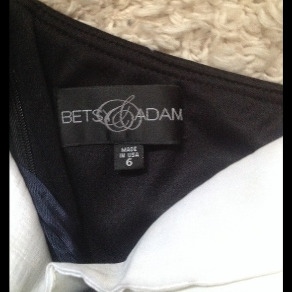 The perfect cocktail mini Dress. - Picture 4 of 4