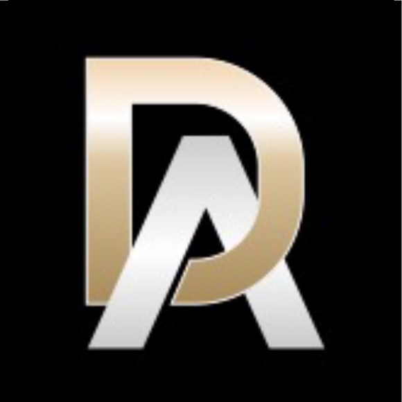 Meet your Posher, Designer - Picture 2 of 2