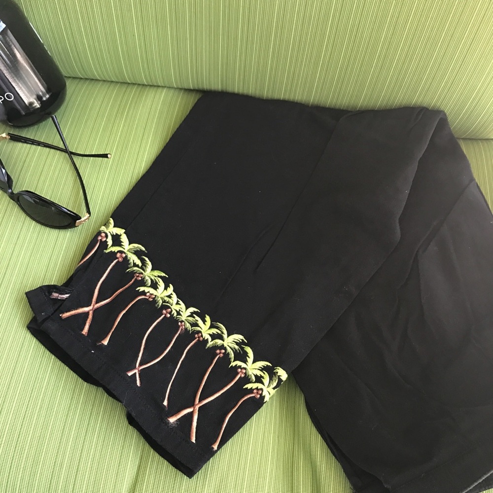 🔥was $25🔥Cute Black Capris 🌴 Size 16w