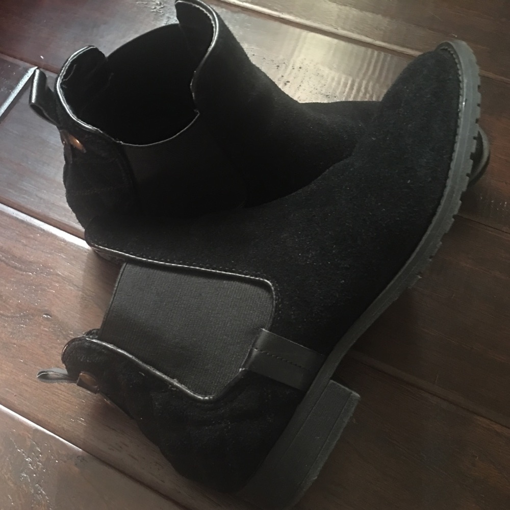 Steve Madden black booties