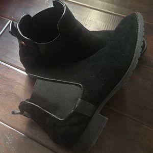 Steve Madden black booties