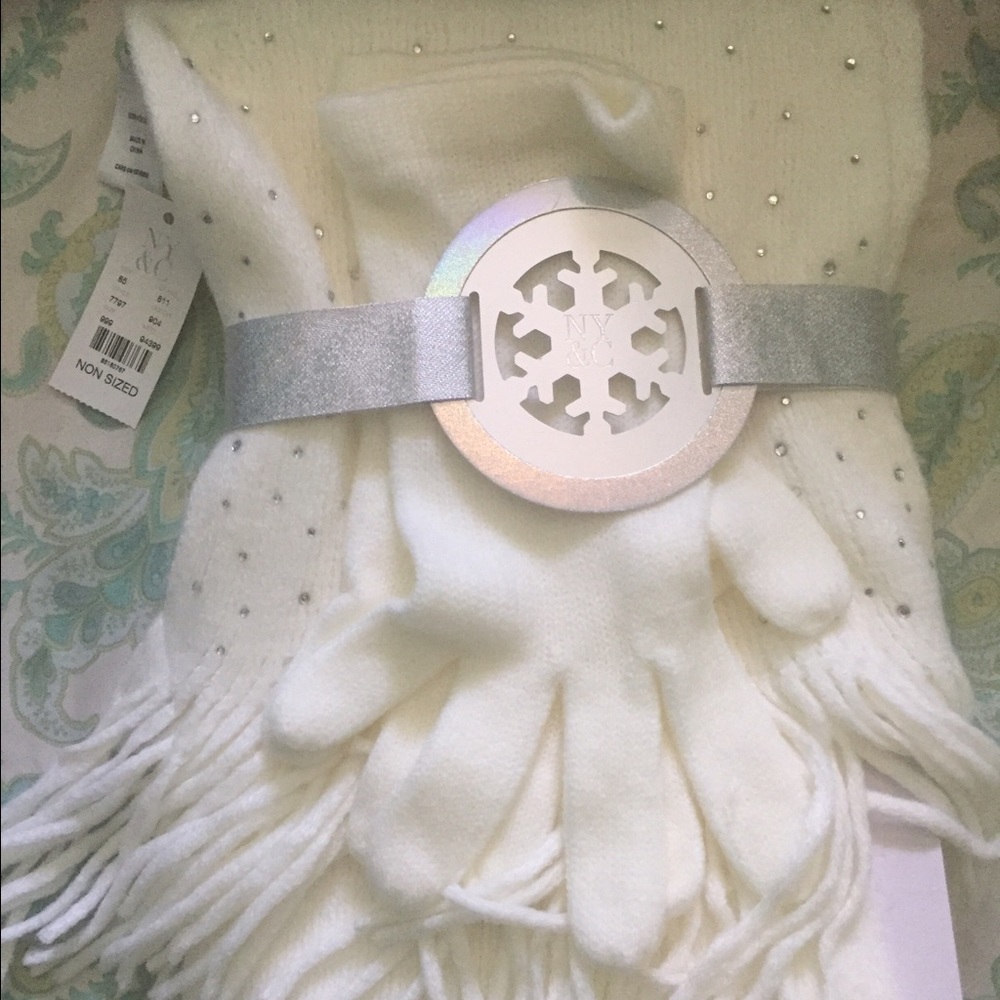 New York & Company Scarf & glove set