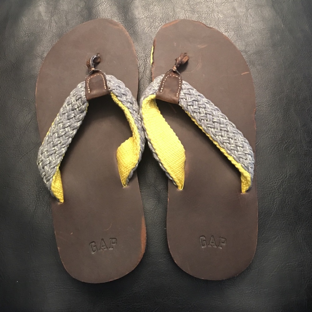 Gap flip flops size 3/4