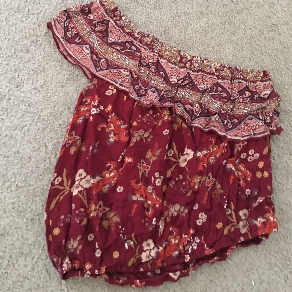 One shoulder spring/summer top