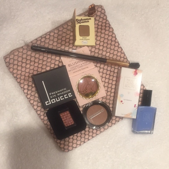 Pacifica Other - New IPSY bag and make-up bundle