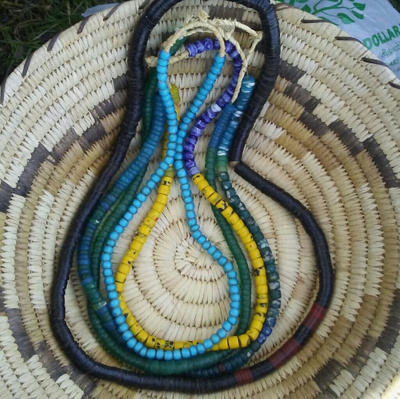 Assorted beads - Picture 2 of 2