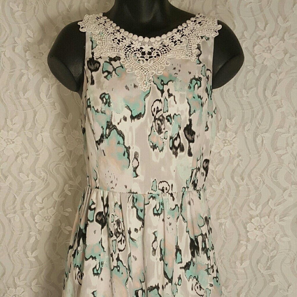 Kensie Sleeveless Dress
