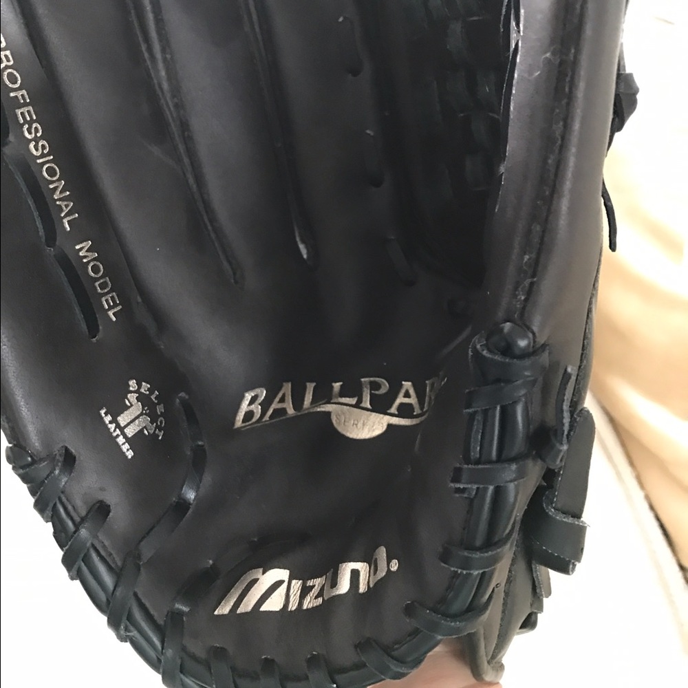 Left handed catchers glove