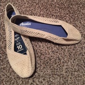 NWT Tan Flats. 10. Run BIG. FIT 11 better. BUNDLE