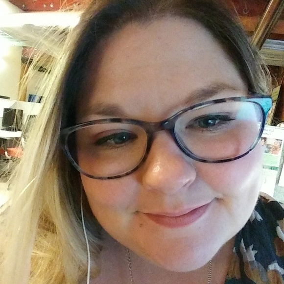 Meet your Posher, Clorissa - Picture 2 of 2