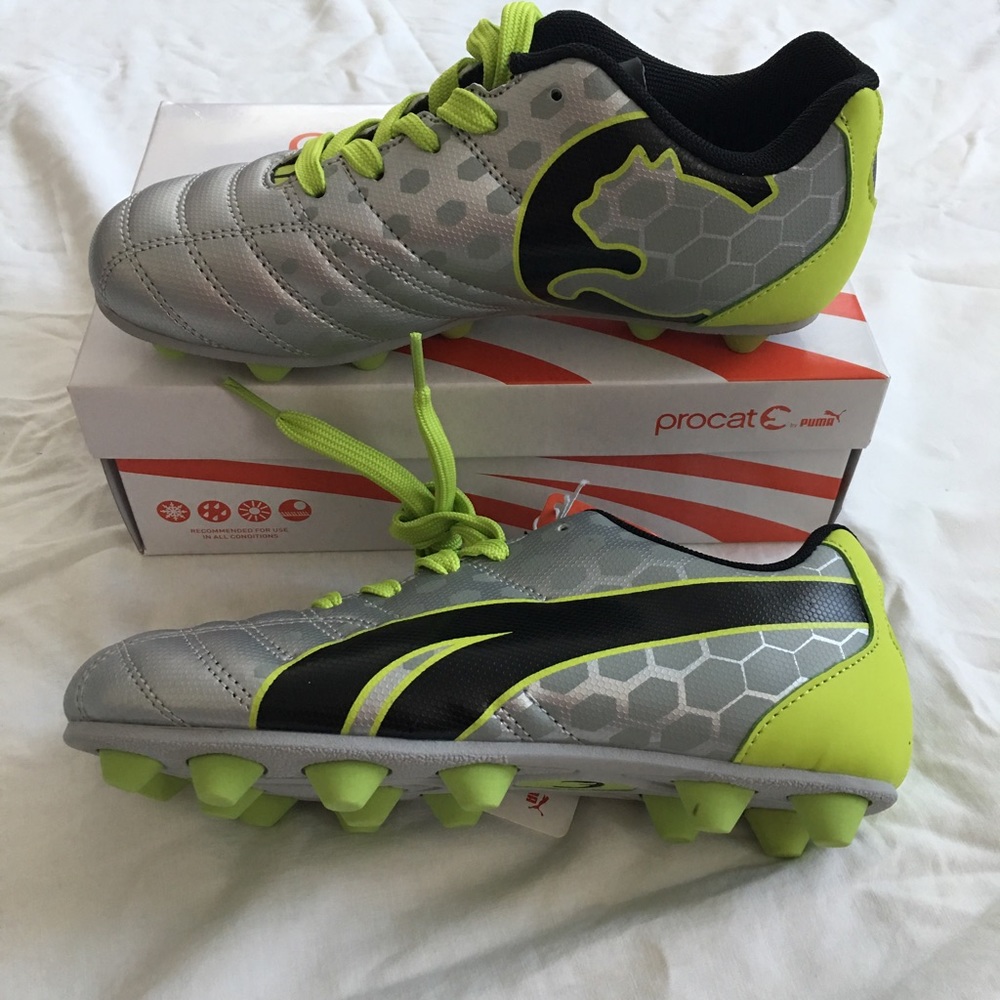 📍SOLD📍Kids Puma ProCat Youth Soccer Cleats