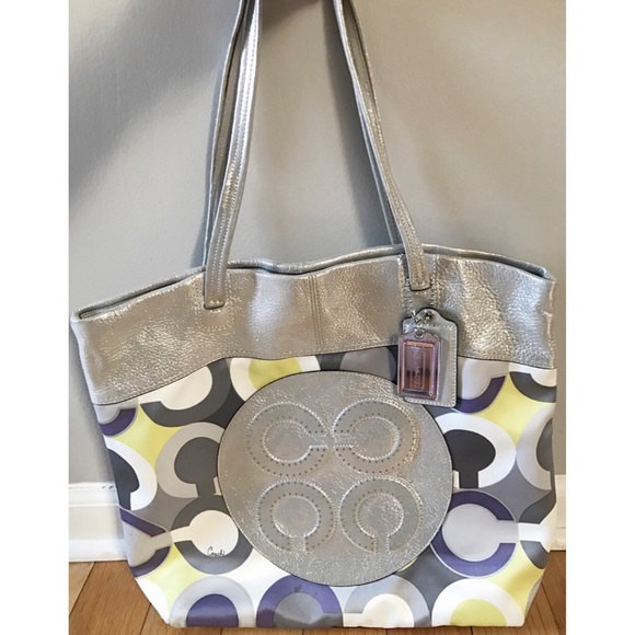 Authentic Coach Shoulder Tote - Picture 1 of 4