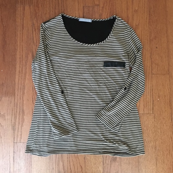 Casual top - Picture 1 of 2