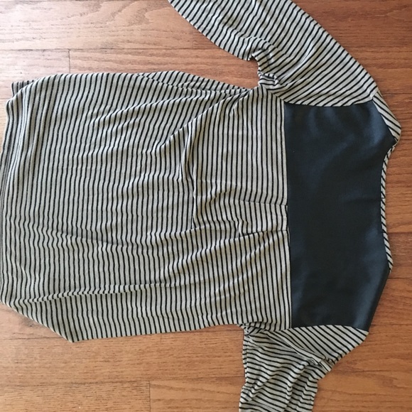 Casual top - Picture 2 of 2