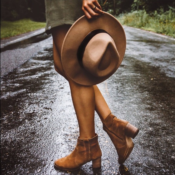 Braided Stitched Genuine Leather Ankle Booties - Picture 5 of 6