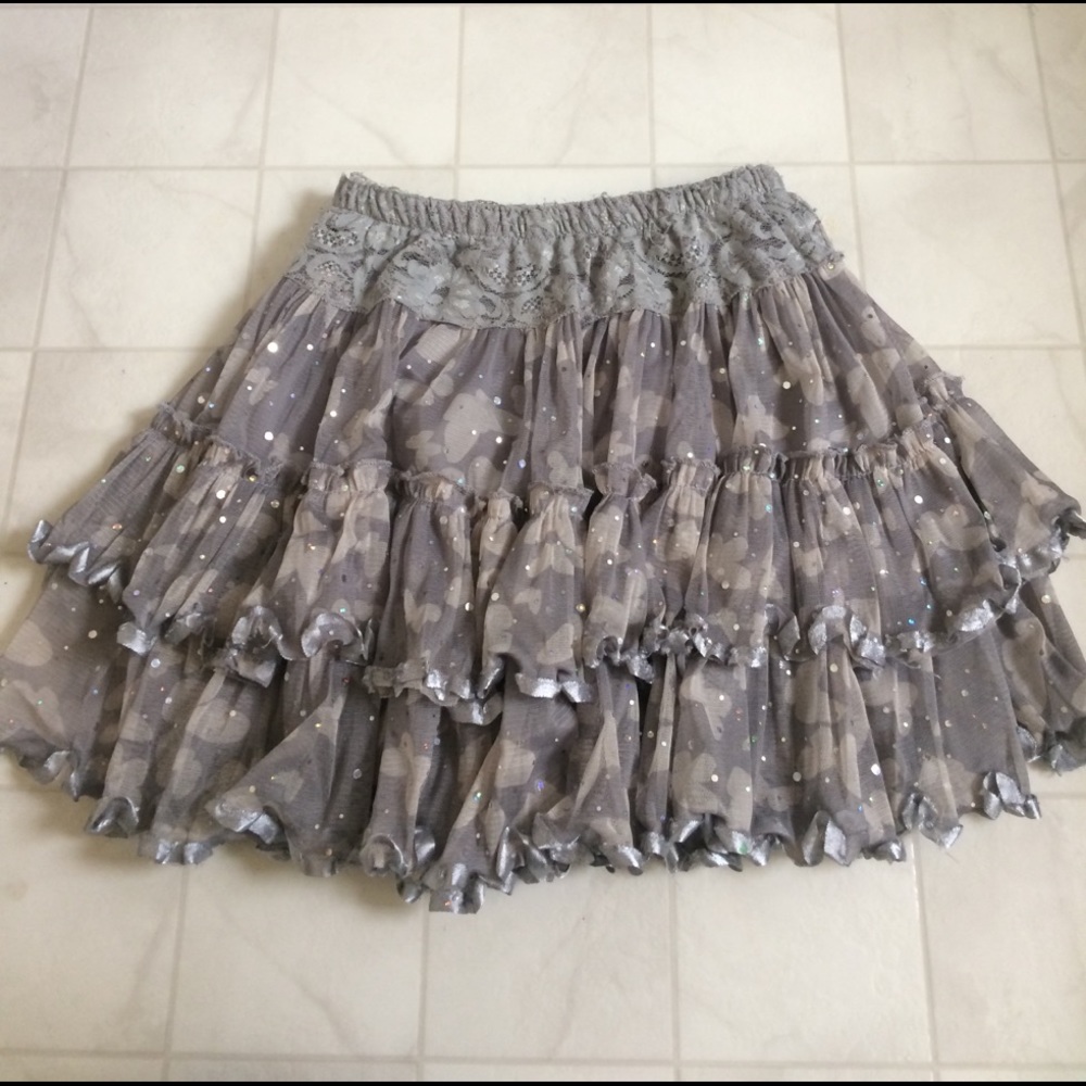 Cute grey sparkly skirt for girls!