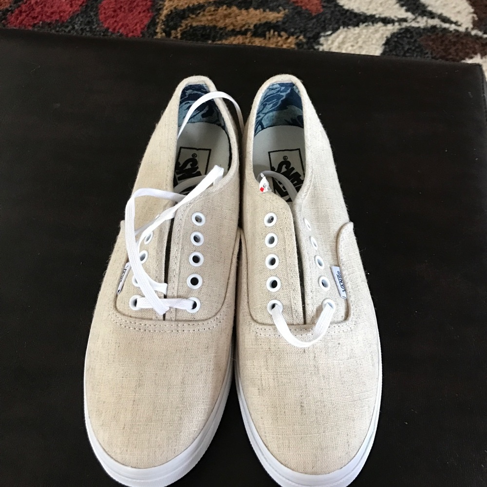 😌‼️New price ‼️Women's vans size 8 (make offer!)