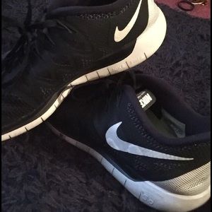 Black Nike free runs 5.0