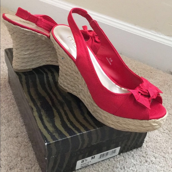 Red high heel wedges - Picture 1 of 4
