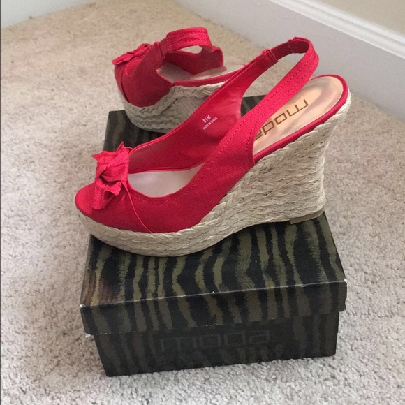 Red high heel wedges - Picture 3 of 4