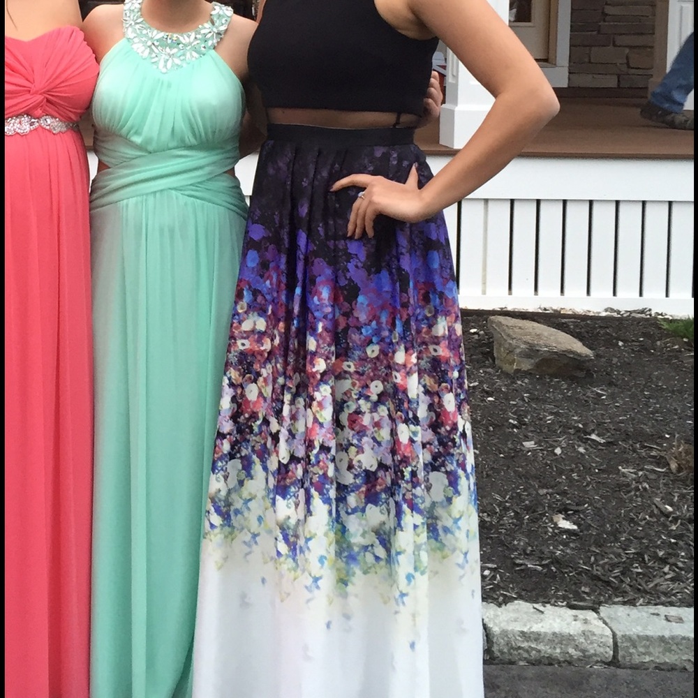 Prom dress with POCKETS!