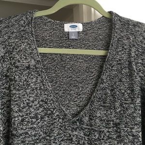 💥SALE Old Navy V Neck black & white sweater