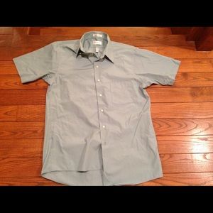 Mens Van Heusen short sleeve shirt