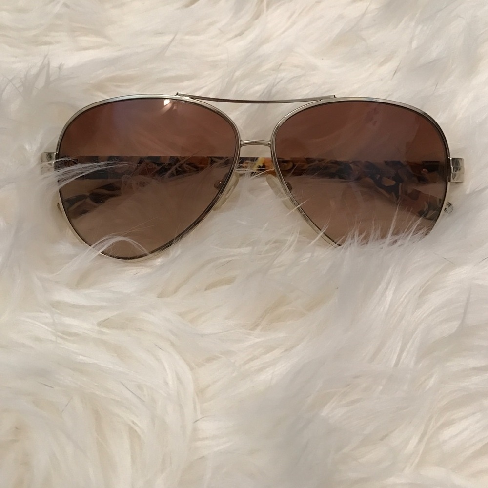 Tory burch aviator sunglasses like new! Authentic.