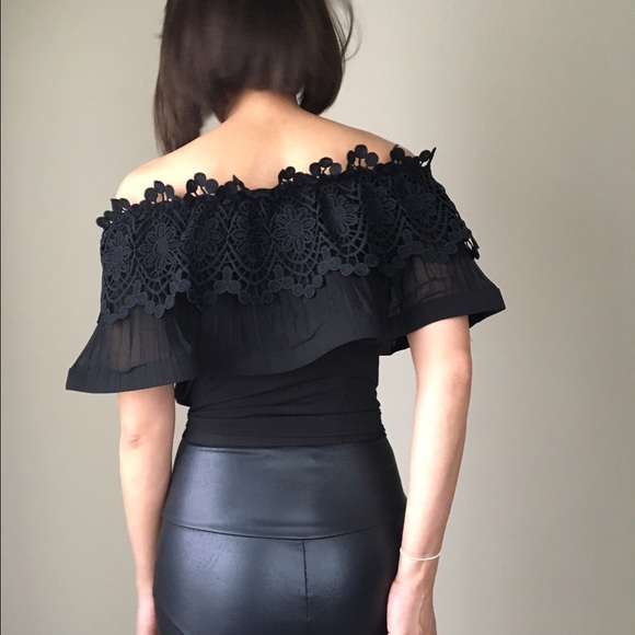 Priscilla belle off-shoulder top. - Picture 3 of 3