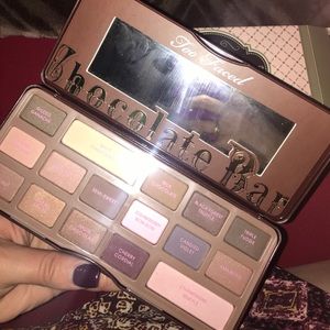 Too faced chocolate bar
