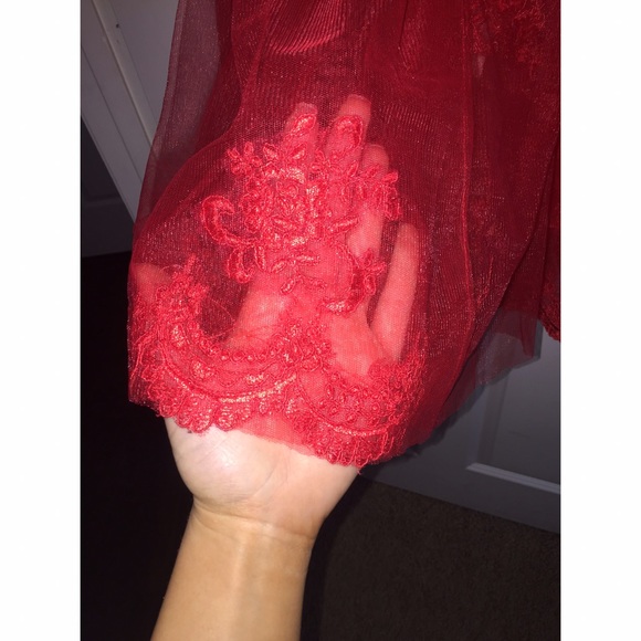 Red Lace dress - Picture 4 of 6