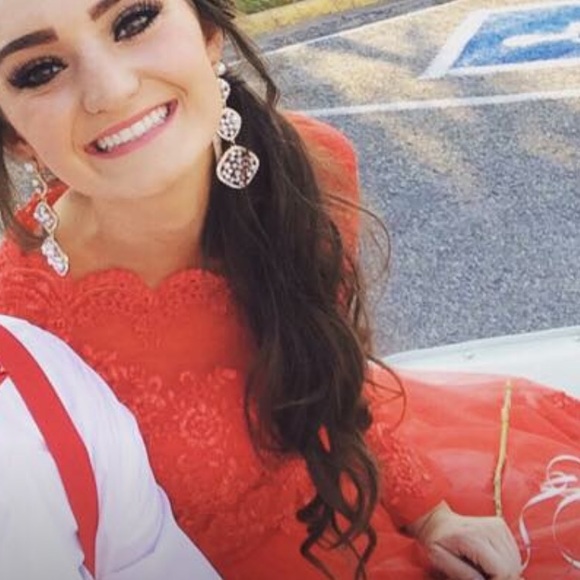 Red Lace dress - Picture 5 of 6