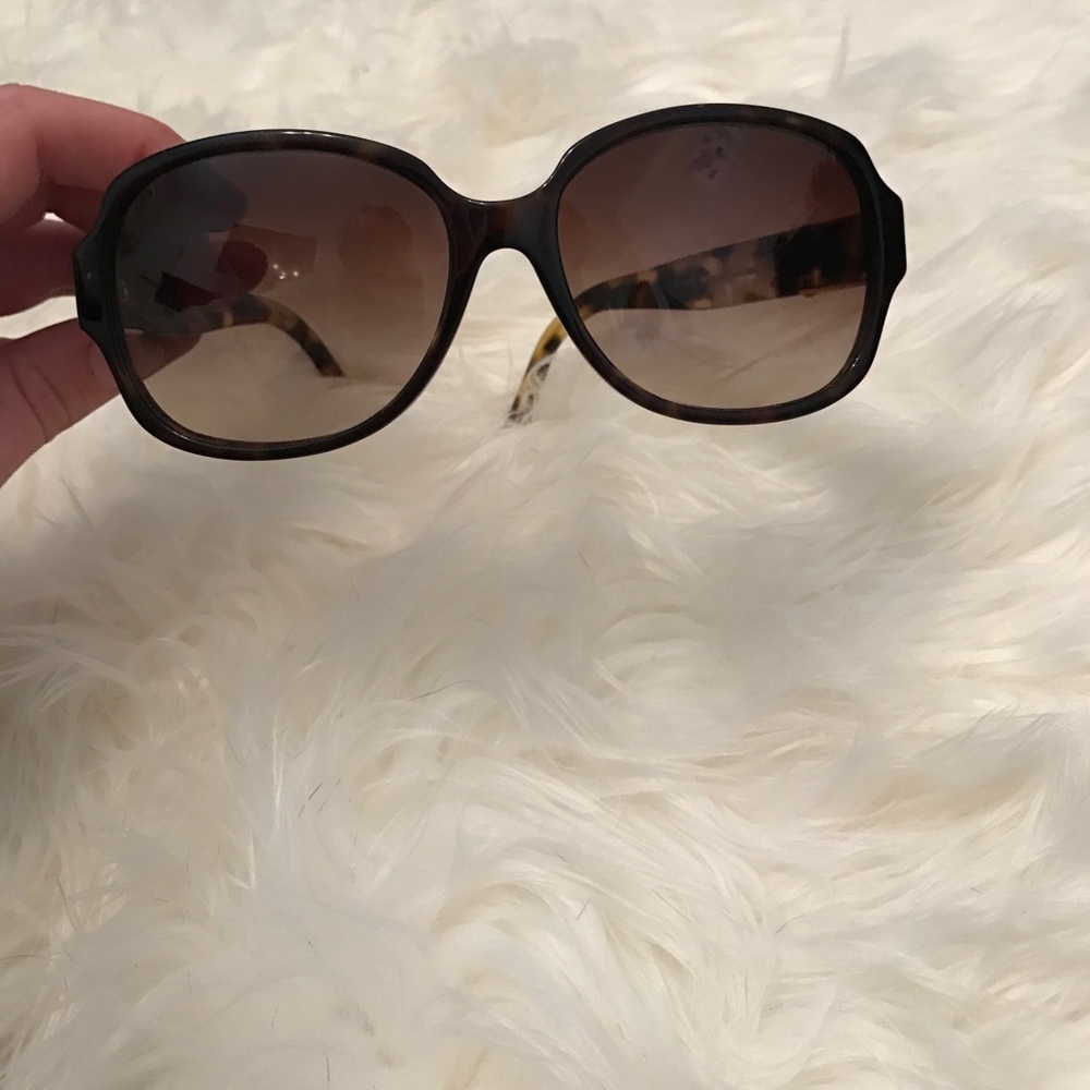 Tory burch like new sunglasses! Authentic.