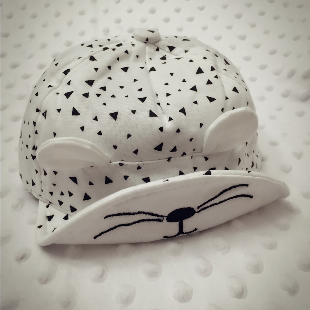 Cotton character cap with ears.