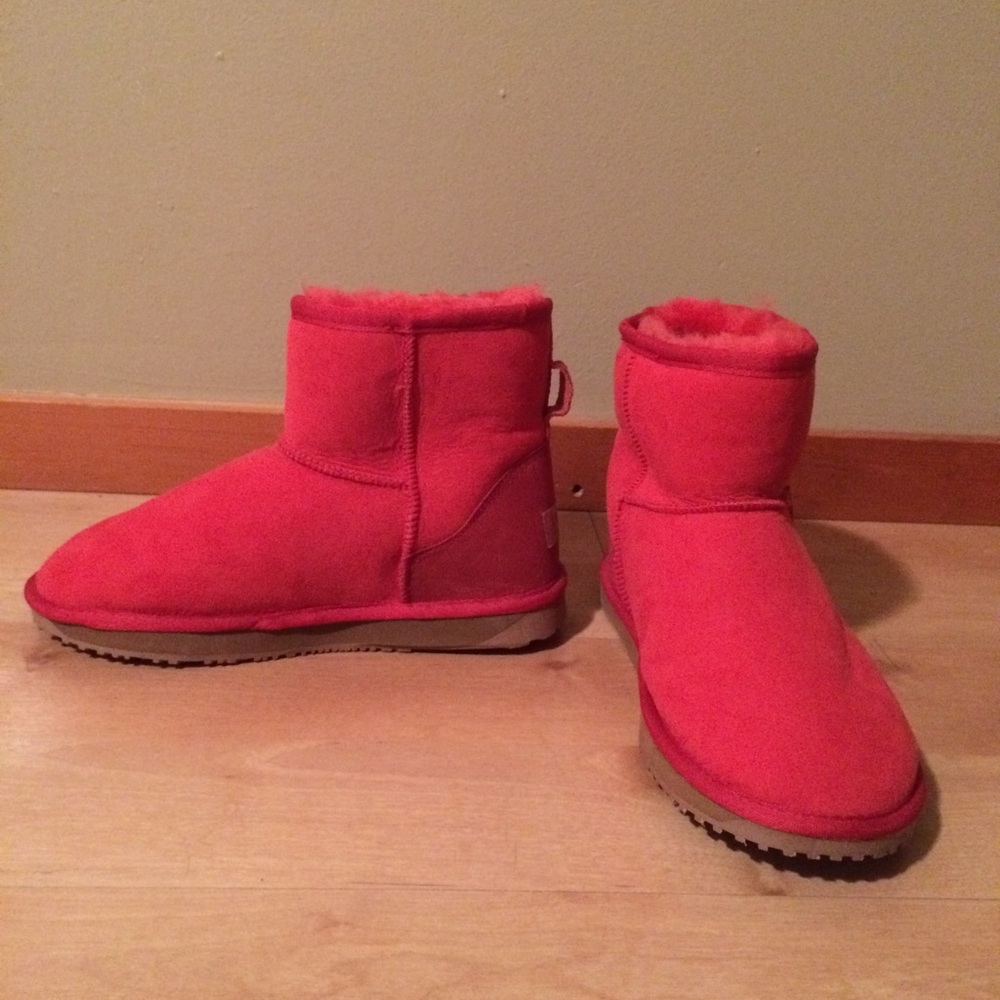 Pink ugg mini 2 classic