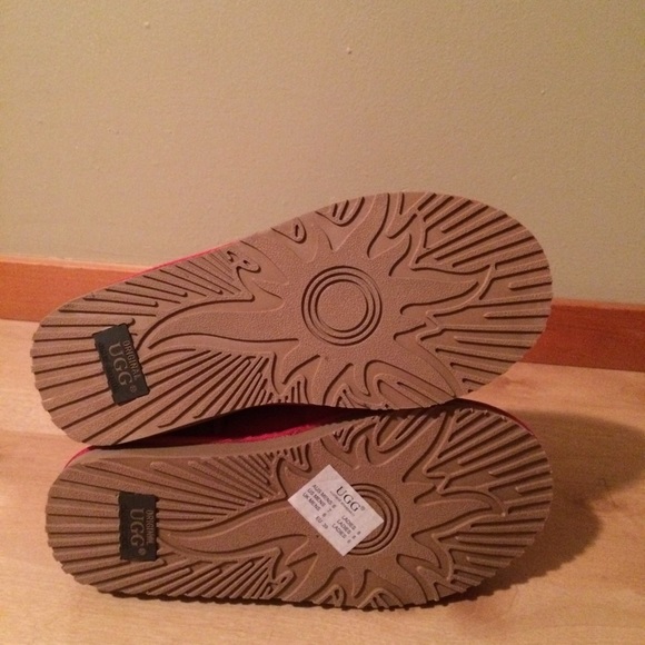 Pink ugg mini 2 classic - Picture 3 of 4