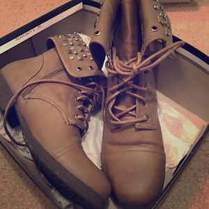 Combat boots