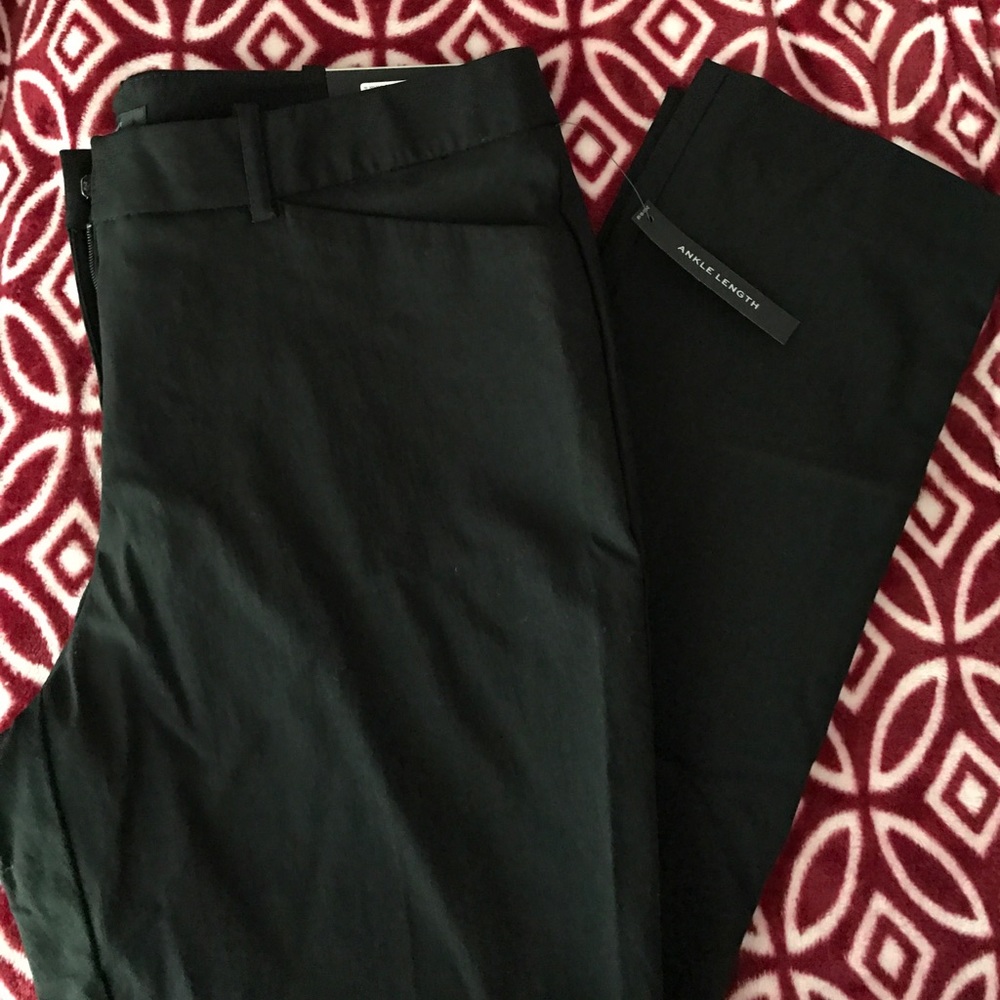 NWT. Black ankle dress pants.