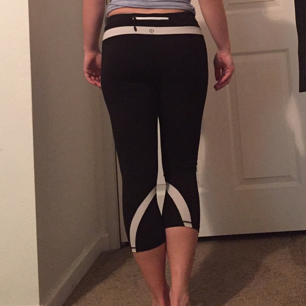 Lululemon black cropped leggings size 8