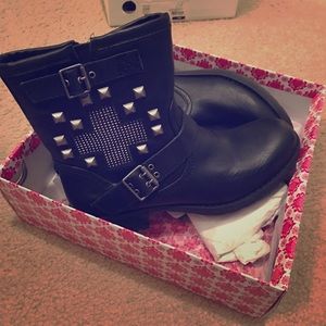 Black w/ silver cross Ankle boots