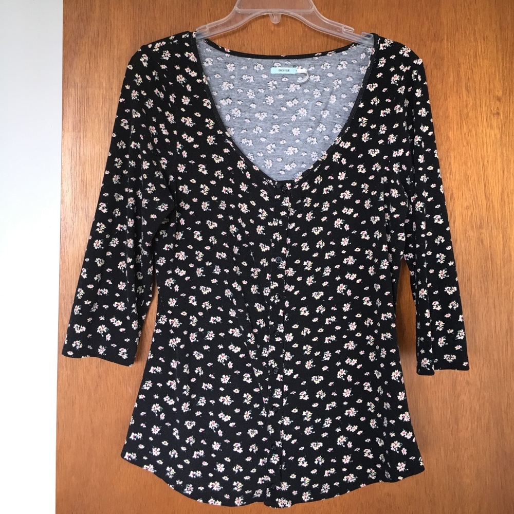 🌼L black floral top