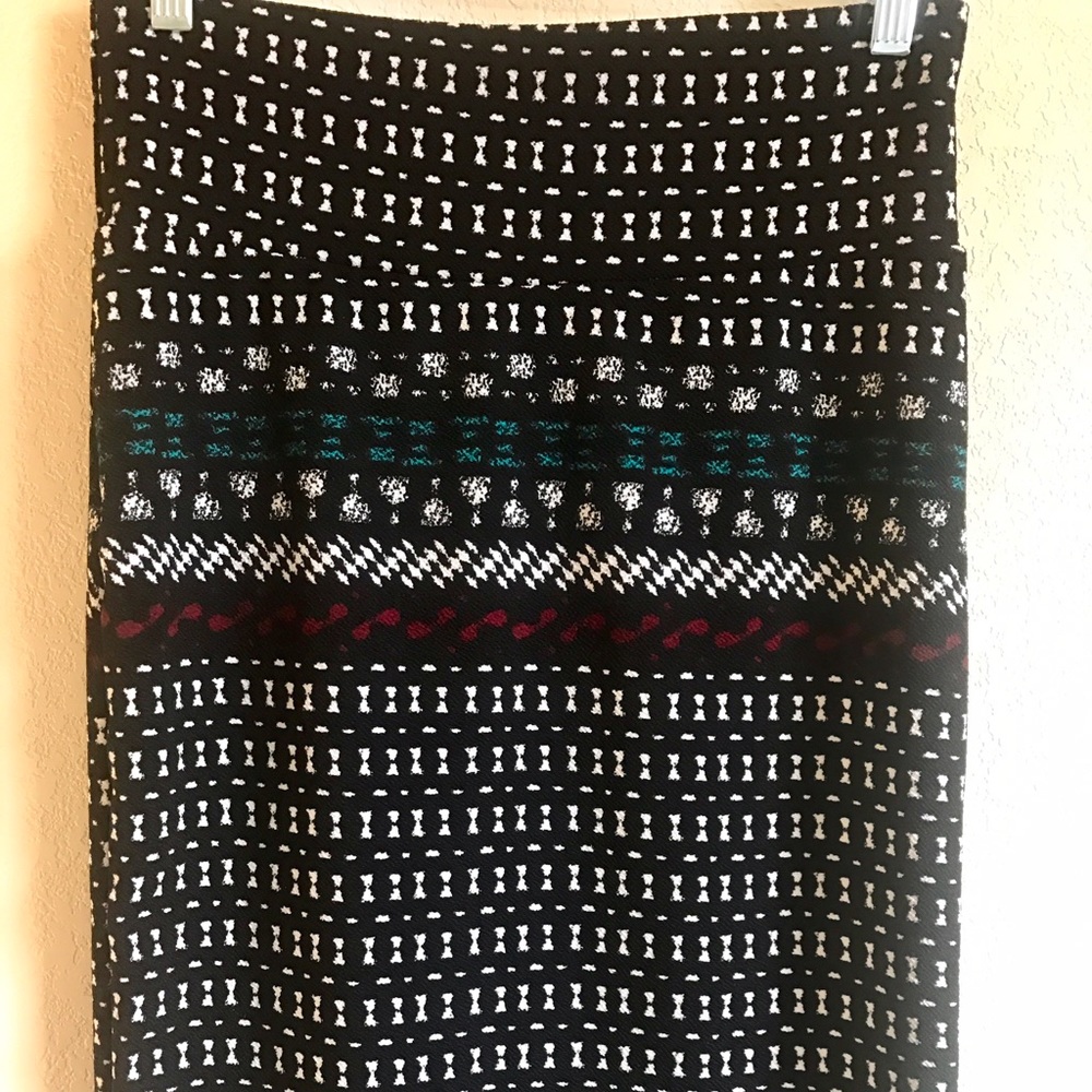 LuLaRoe Black Printed Small Cassie Pencil Skirt
