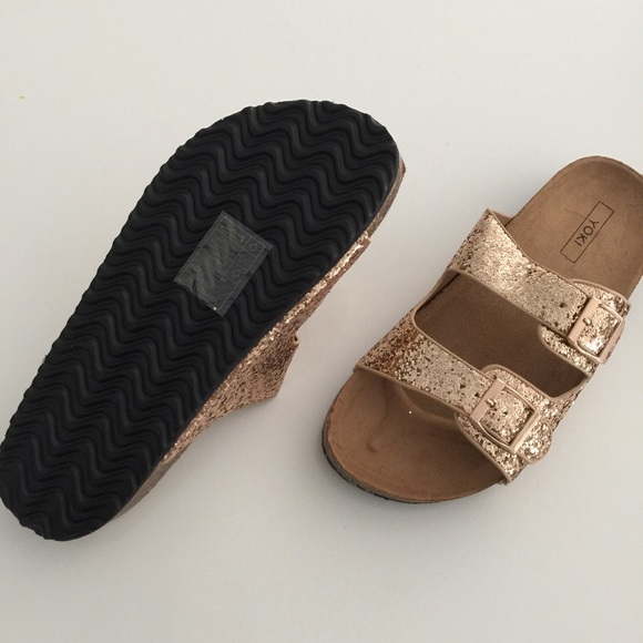 1 LEFT! Gold Birkenstock Style Sandals - Picture 7 of 7