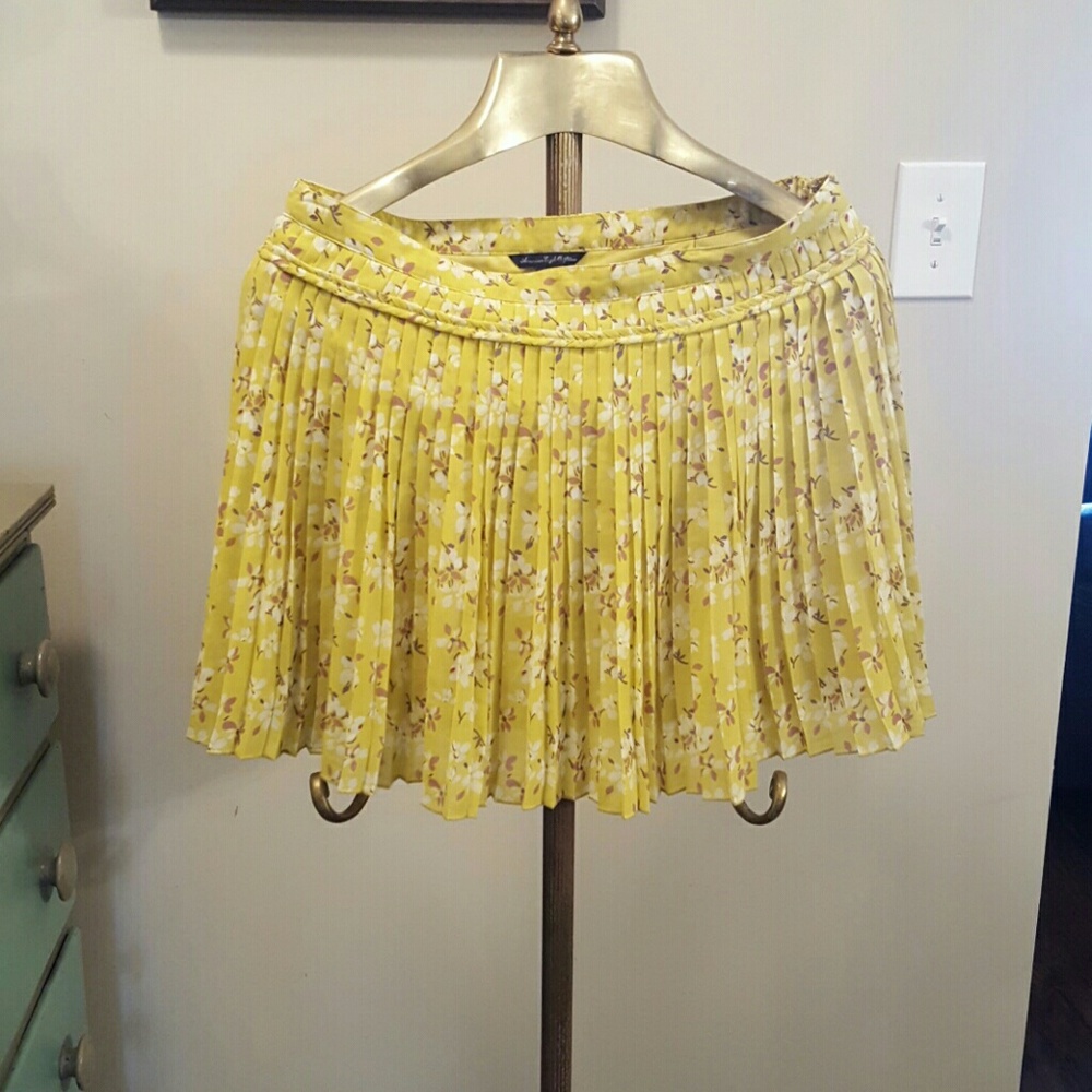 Yellow pleated skirt