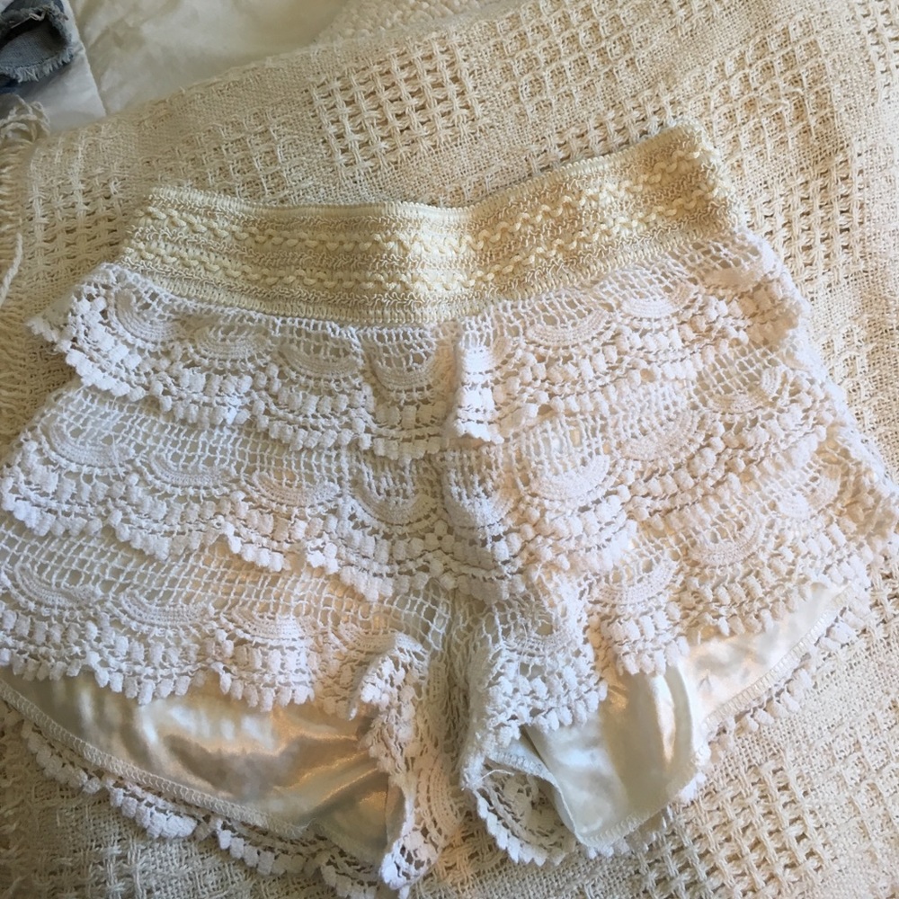 Laced scalloped Shorts