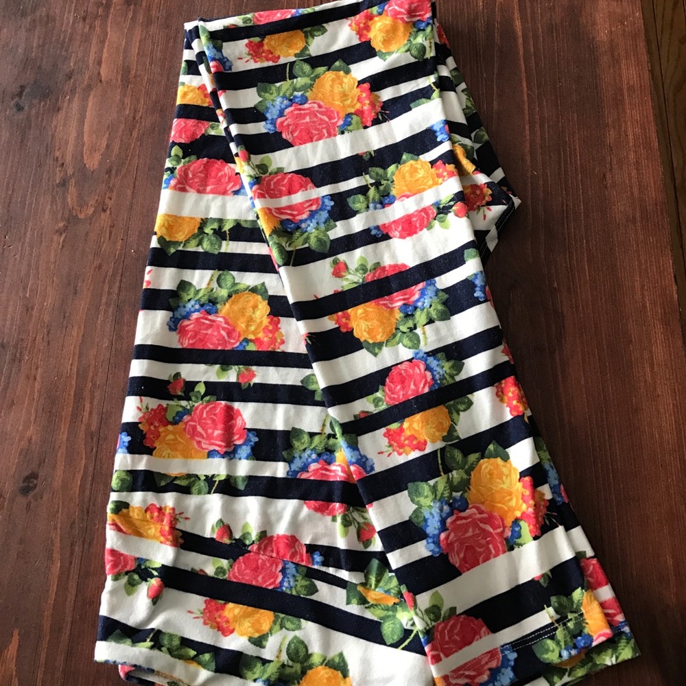 TC LulaRoe. Worn once and washed.