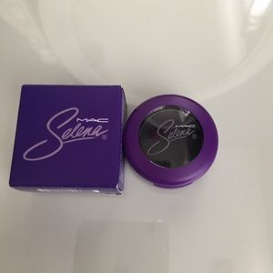 Selena x Mac Eyeshadow