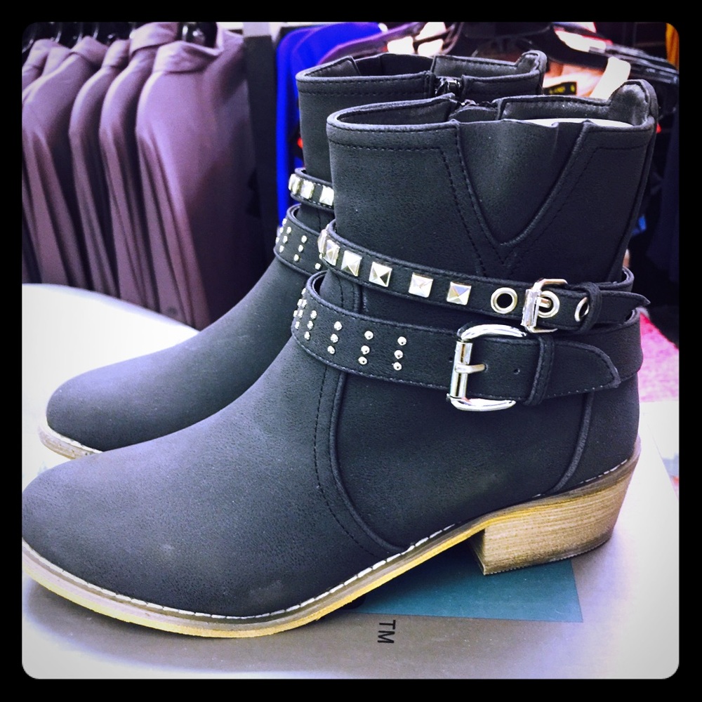Black boot
